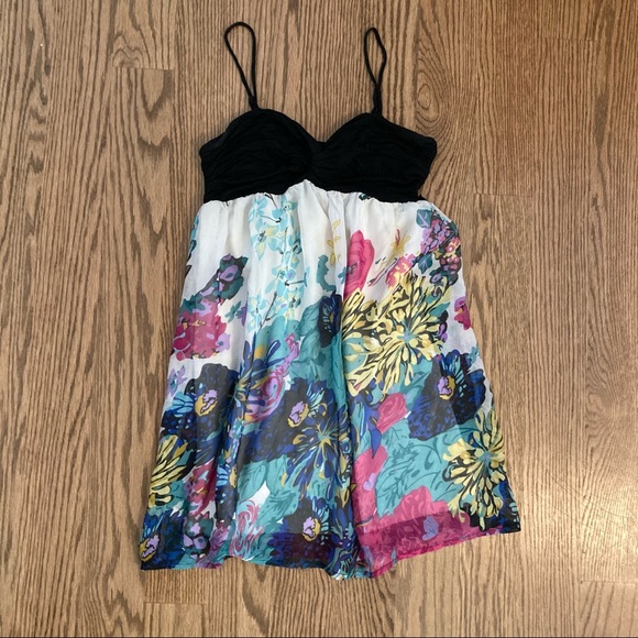 Bundle of 4 like new tops! All range from XS-S - Picture 9 of 10